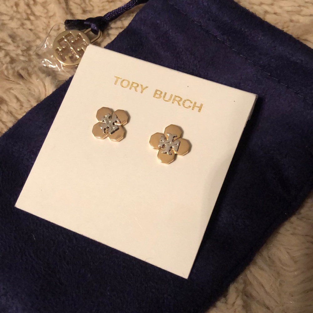 Mixed metal flower stud earring
